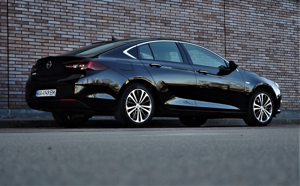 Тест-драйв Opel Insignia: строгий немец