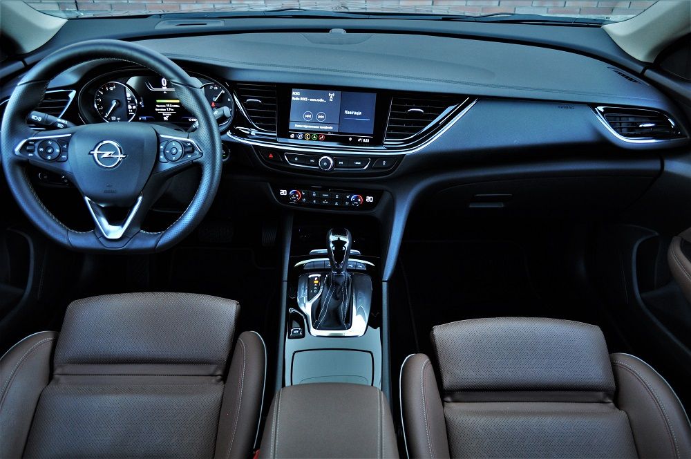 Тест-драйв Opel Insignia: строгий немец