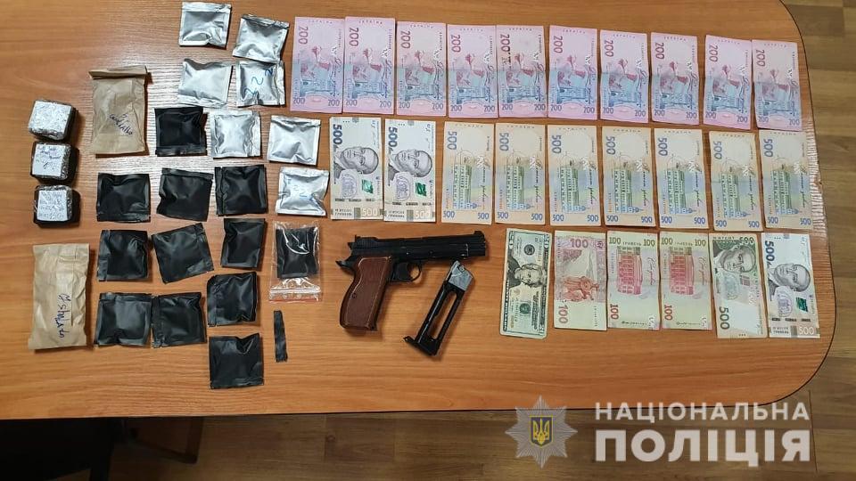 Запрещенные пирожные: у жителя Ужгорода нашли крупную партию наркотиков Запрещенные пирожные: у жителя Ужгорода нашли крупную партию наркотиков