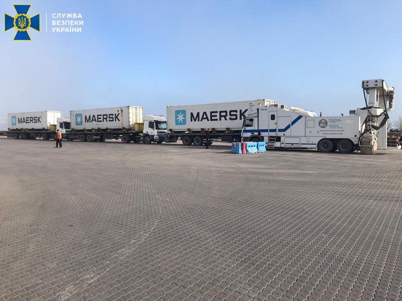 В порту Южный в бананах нашли 53 кг кокаина на 200 млн грн У порту Південний у коробках з бананами знайшли 53 кг кокаїну