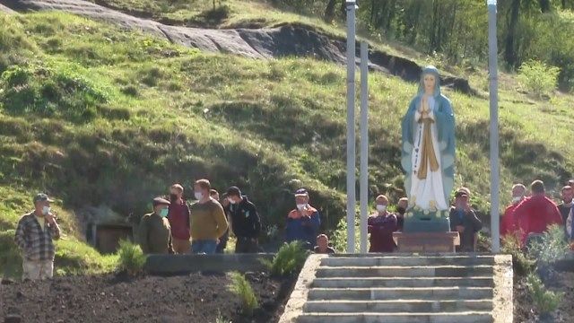 На Львовщине в селе Дуброва скандал из-за скульптуры Богородицы