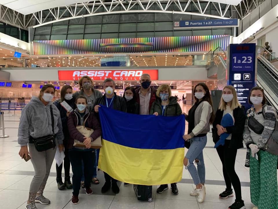 Украина эвакуировала своих граждан из Аргентины Фото 1 Украина эвакуировала своих граждан из Аргентины Фото 1