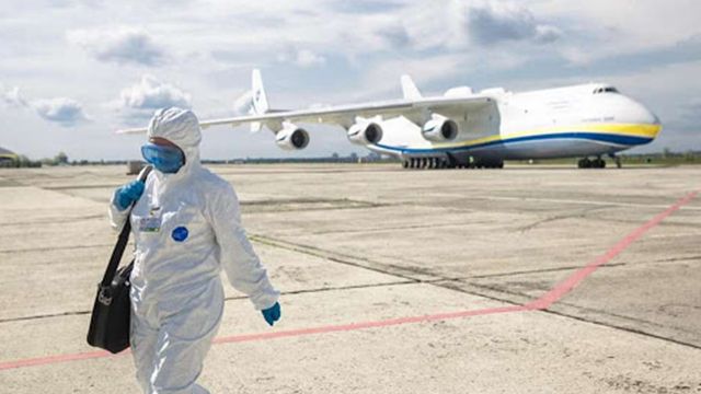 Скандал с защитными костюмами. Почему медики до сих пор не получили спецсредства