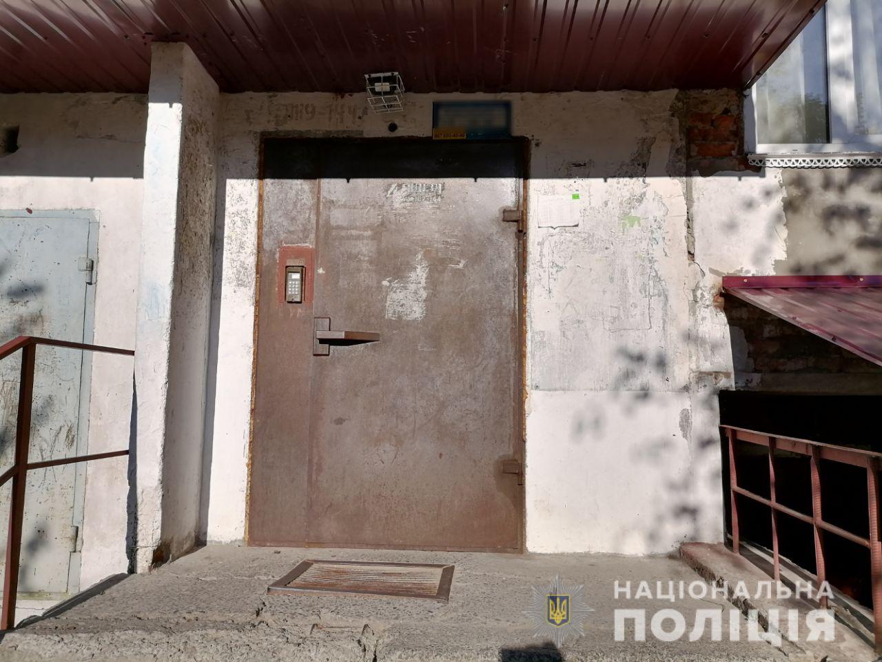 Жестокое свидание: в Ровно мужчина перерезал горло своей девушке Жестокое свидание: в Ровно мужчина перерезал горло своей девушке