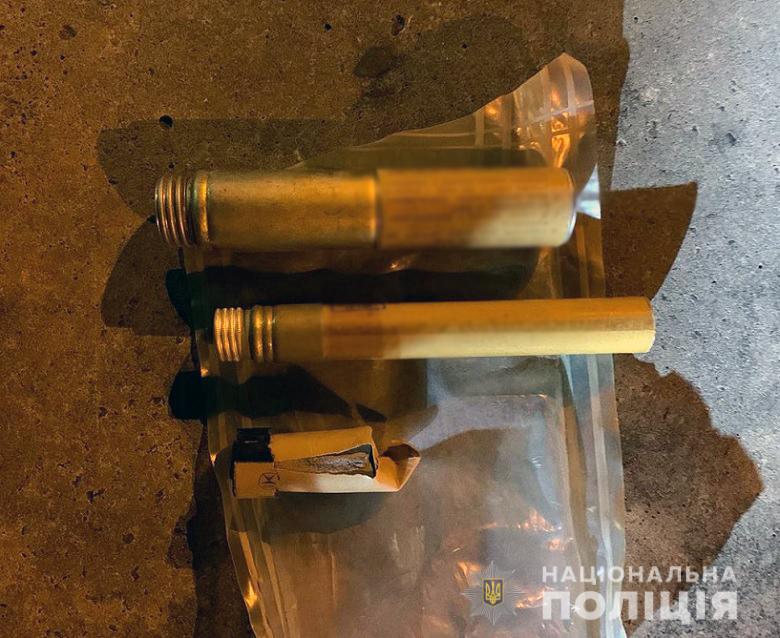 В Киеве мужчина угрожал взорвать гранату в супермаркете из-за требования надеть маску В Киеве мужчина угрожал взорвать гранату в супермаркете из-за требования надеть маску