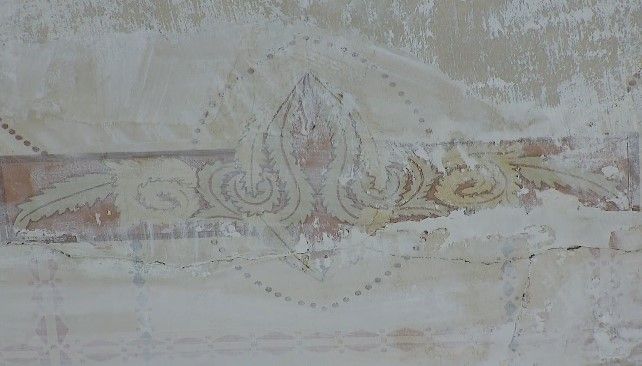 Сокровище под штукатуркой: в жилом доме Киева нашли роспись прошлого века