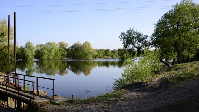 Еко-скандал на Рівненщині: у річку зливають відходи