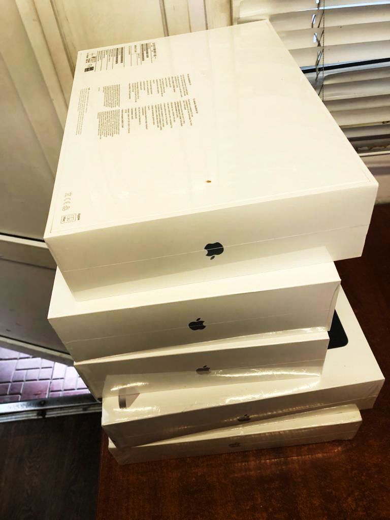 Apple, XBOX и элитные духи: ГПСУ задержала три автомобиля с контрабандой ГПСУ остановила незаконный ввоз дорогой техники и духов