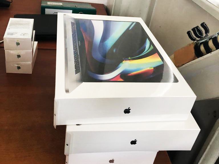 Apple, XBOX и элитные духи: ГПСУ задержала три автомобиля с контрабандой ГПСУ остановила незаконный ввоз дорогой техники и духов