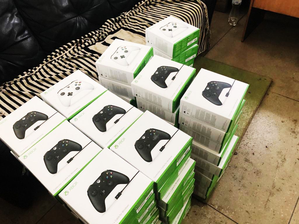 Apple, XBOX и элитные духи: ГПСУ задержала три автомобиля с контрабандой ГПСУ остановила незаконный ввоз дорогой техники и духов