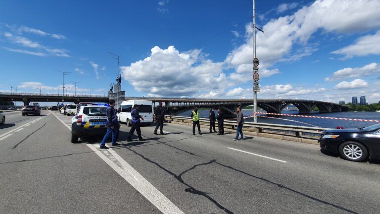 Заминирование моста Метро: задержали минера