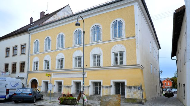 В Австрии дом Гитлера перестроят на полицейский участок В Австрии дом Гитлера перестроят на полицейский участок
