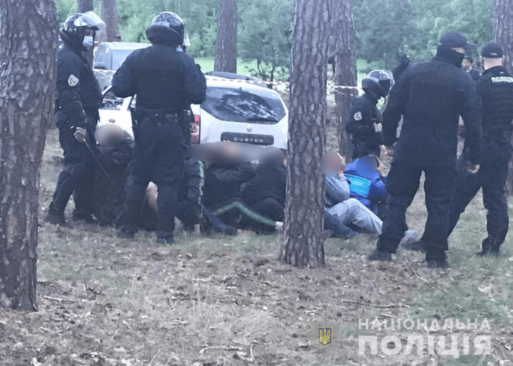 Напали на полицию с топорами и оружием: на Харьковщине задержали поселенцев Сечи На Харьковщине задержали поселенцев Слобожанской Сечи за нападения на полицейских