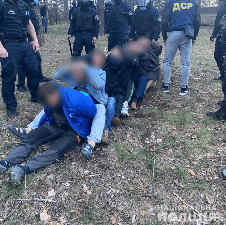 Напали на полицию с топорами и оружием: на Харьковщине задержали поселенцев Сечи На Харьковщине задержали поселенцев Слобожанской Сечи за нападения на полицейских