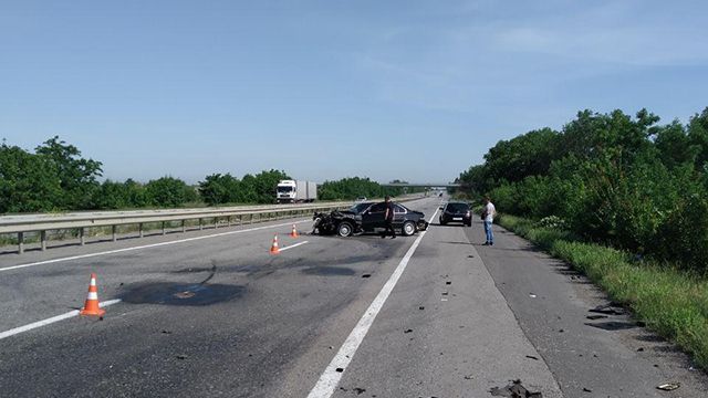 Влетела в отбойник: в Одесской области легковушка BMW попала в ДТП ДТП в Одесской области: легковушка влетела в отбойник
