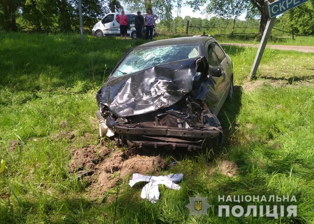 Кровавое ДТП под Житомиром: погибли трое взрослых и младенец Кровавое ДТП под Житомиром: погибли трое взрослых и младенец