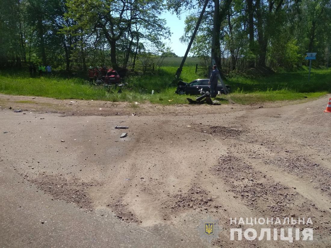 Кровавое ДТП под Житомиром: погибли трое взрослых и младенец Кровавое ДТП под Житомиром: погибли трое взрослых и младенец