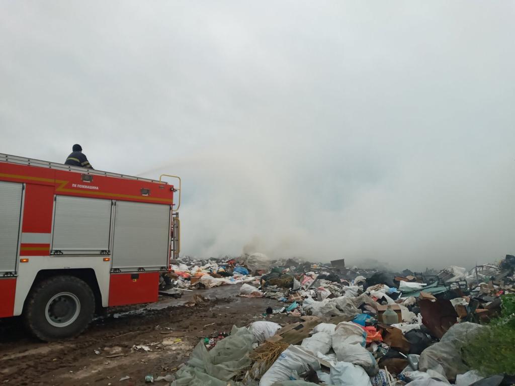 Под Киевом горит мусорная свалка Под Киевом горит мусорная свалка