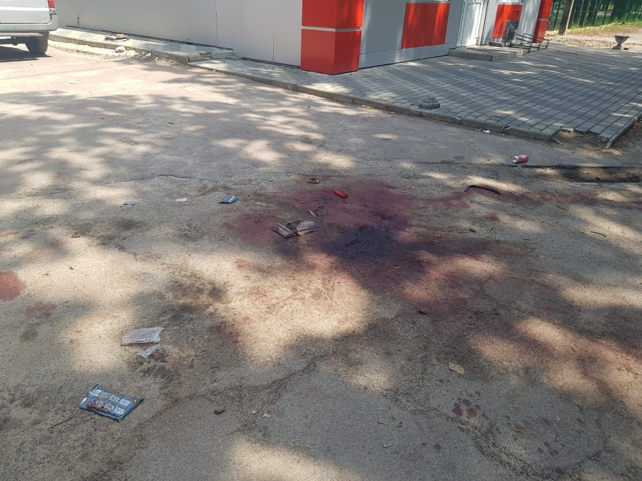Асфальт в крови: на Житомирщине мужчина с ножом ранил девять человек Асфальт в крови: на Житомирщине мужчина с ножом ранил девять человек
