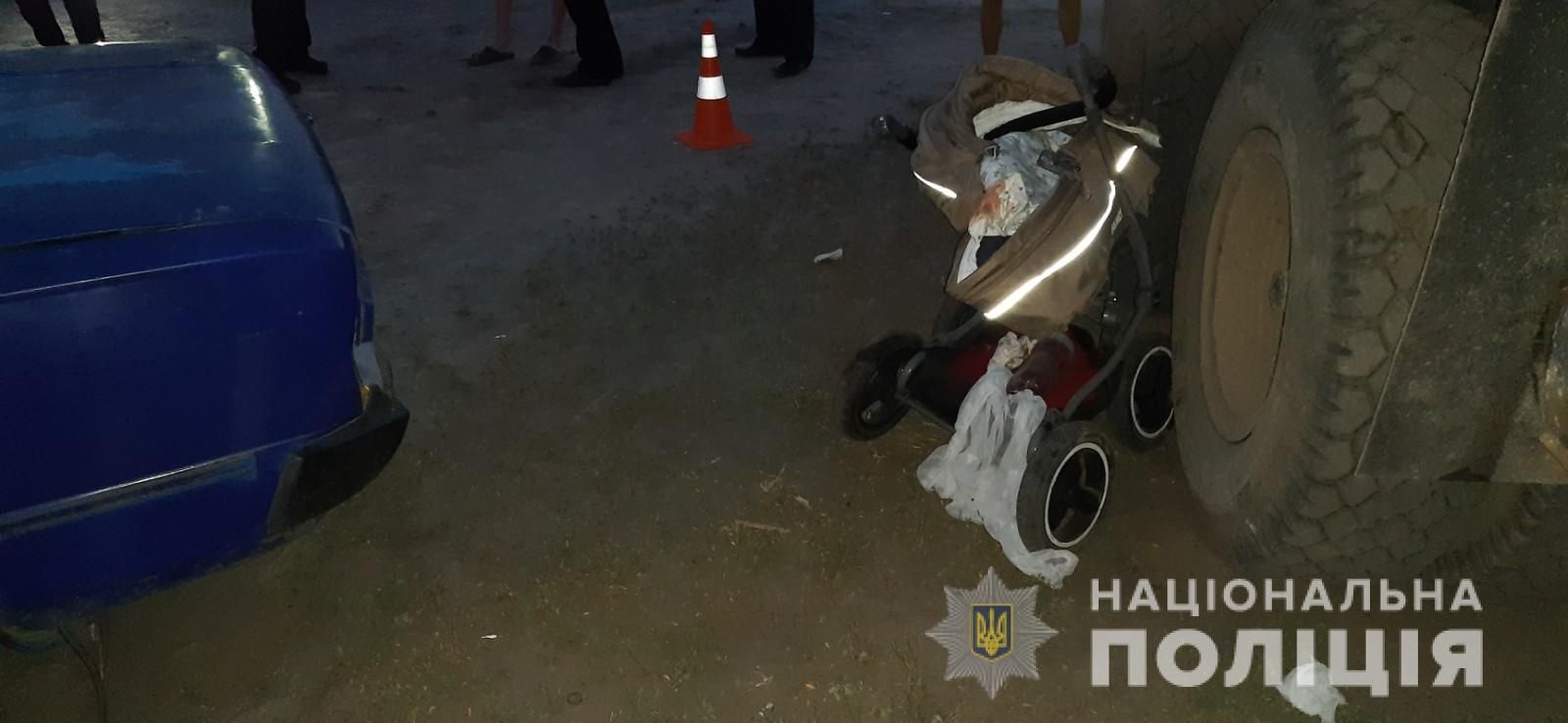 фото: Нацполіція В Харькове автомобиль наехал на детскую коляску - погиб младенец