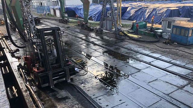 НП в Миколаївському порту: акваторію залило соняшниковою олією