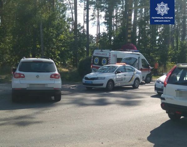 Под Киевом столкнулись легковушка и скорая - пострадали три человека ДТП под Киевом: столкнулись легковушка и скорая