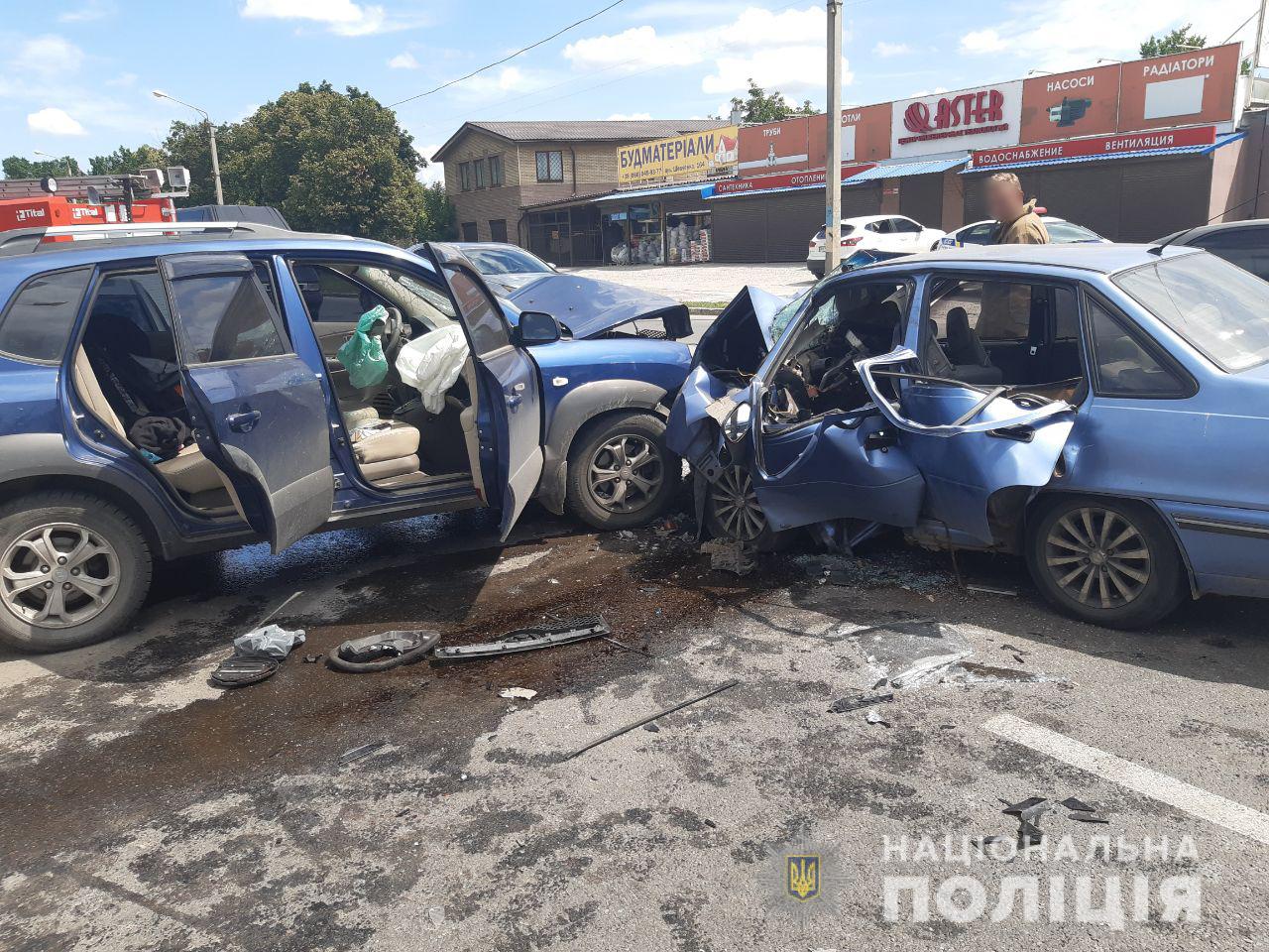 Масштабное ДТП в Харькове: в больнице целая семья, пострадали дети Масштабное ДТП в Харькове: в больнице целая семья, пострадали дети