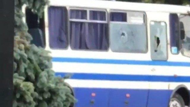Выбиты окна и отверстия от пуль: фото автобуса с заложниками в Луцке Стрельба в Луцке