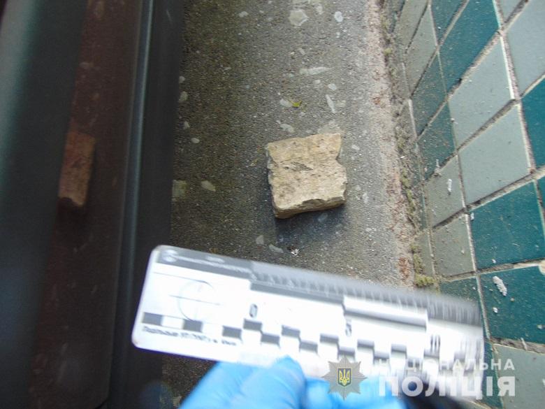 Хотел обворовать и застрял: в Киеве задержали вора во время кражи из авто крадіжка київ