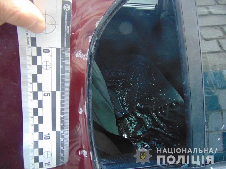 Хотел обворовать и застрял: в Киеве задержали вора во время кражи из авто крадіжка київ