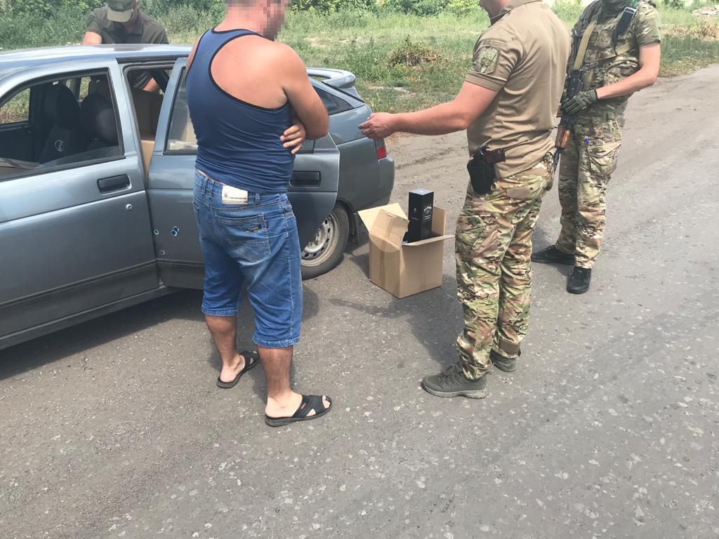 На полмиллиона гривен: в Донецкой области задержали рекордную партию алкоголя В Донецкой области задержали рекордную партию алкоголя