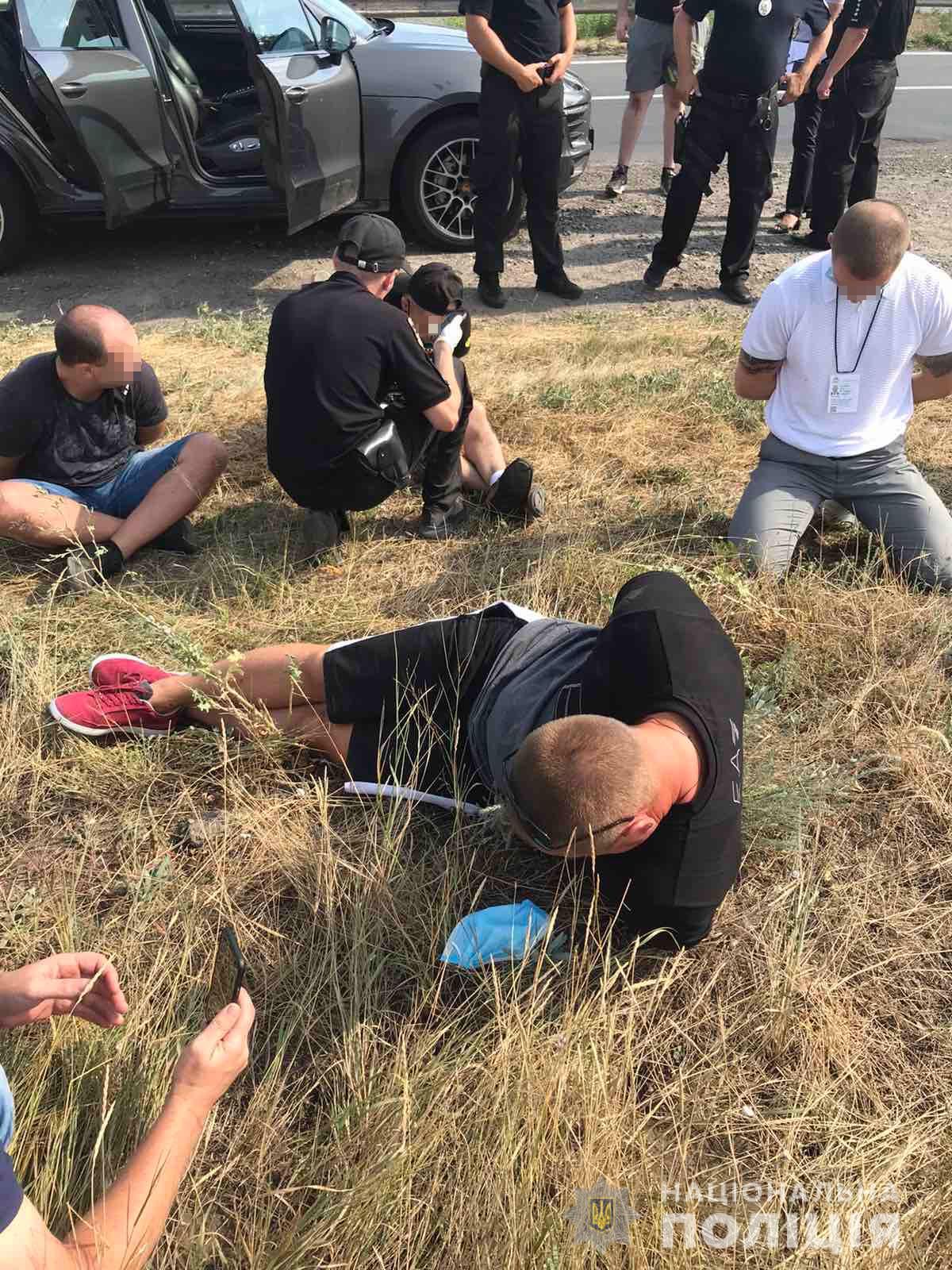Избили и затащили в Porshe: в Николаеве пытались похитить бизнесмена-иностранца В Николаеве пытались похитить бизнесмена-иностранца (ВИДЕО)