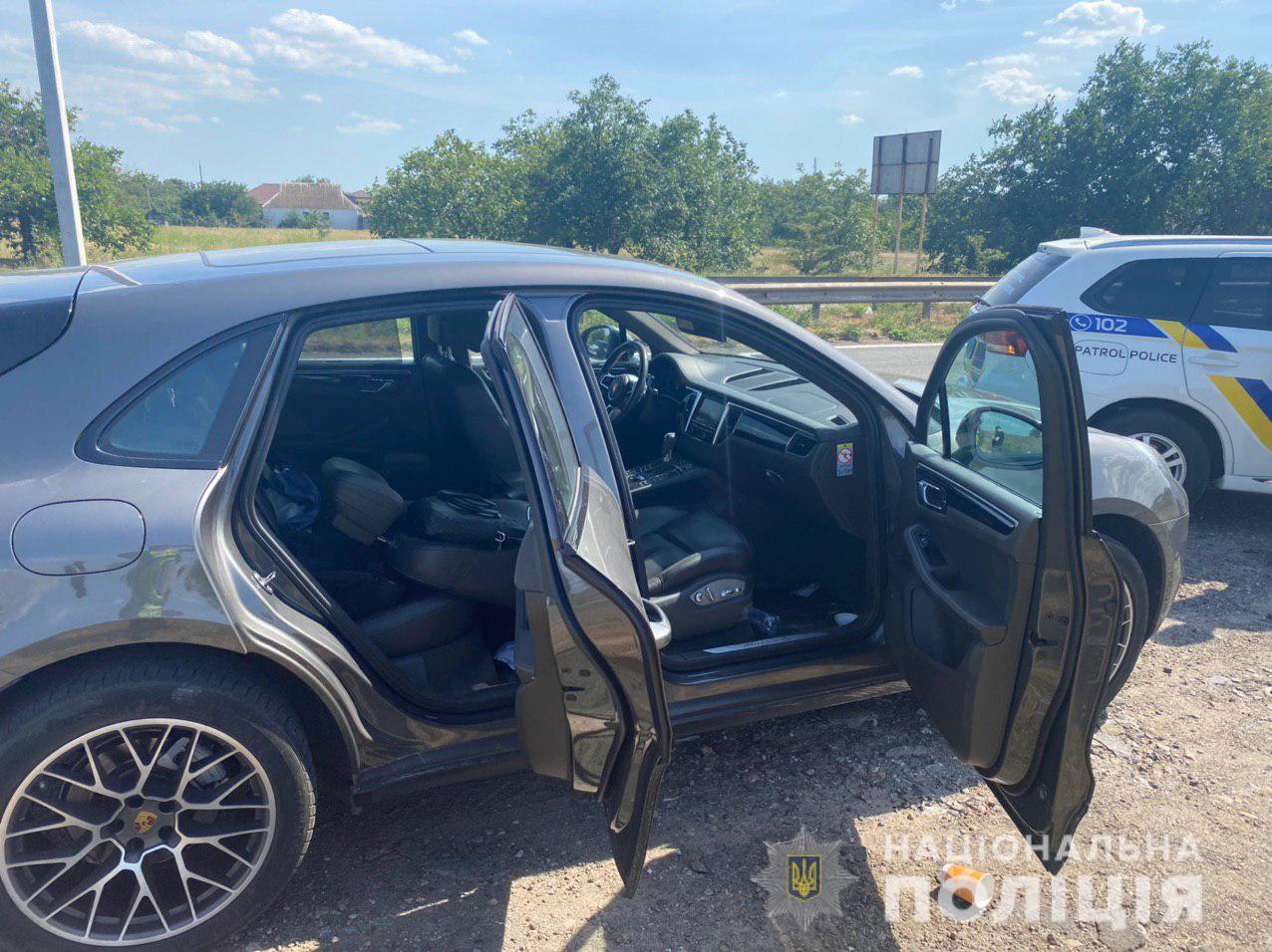 Избили и затащили в Porshe: в Николаеве пытались похитить бизнесмена-иностранца В Николаеве пытались похитить бизнесмена-иностранца (ВИДЕО)
