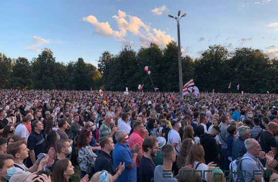 Протесты в Беларуси: в Минске более 30 тыс. человек вышли на улицы