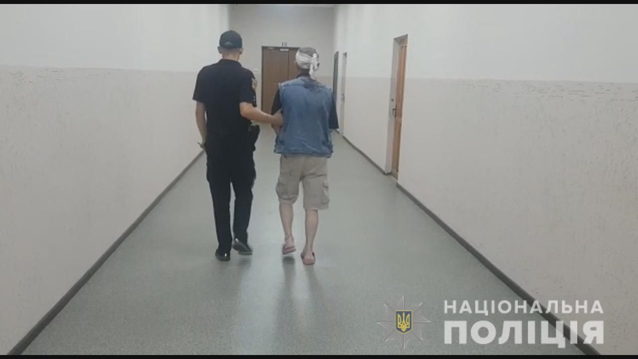 В Одессе ревнивец избил в кафе 58-летнего мужчину, но тот вернулся с ножом В Одессе ревнивец избил в кафе 58-летнего мужчину, но тот вернулся с ножом