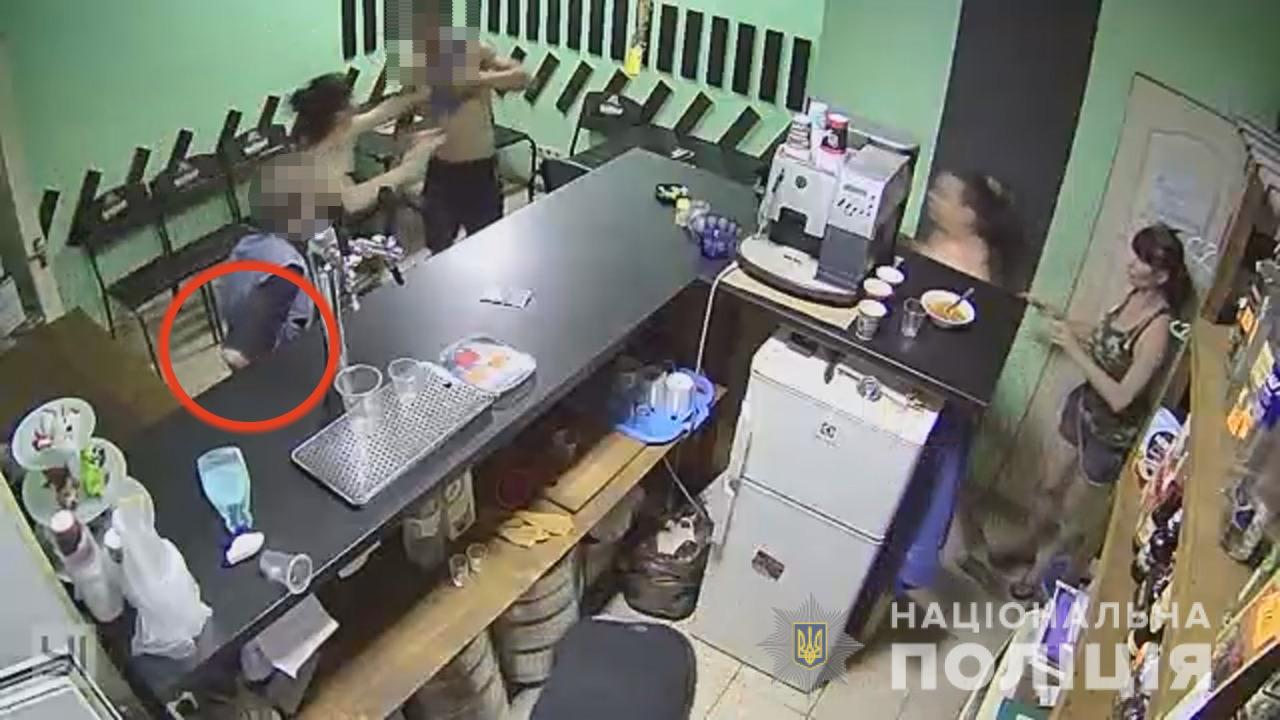 В Одессе ревнивец избил в кафе 58-летнего мужчину, но тот вернулся с ножом В Одессе ревнивец избил в кафе 58-летнего мужчину, но тот вернулся с ножом