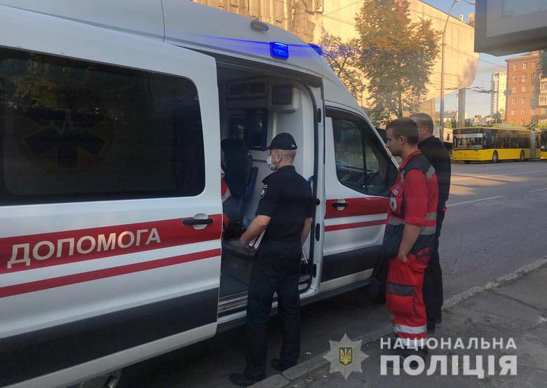 Вступился за девушку: в Киеве зарезали 25-летнего парня Вступился за девушку: в Киеве зарезали 25-летнего парня