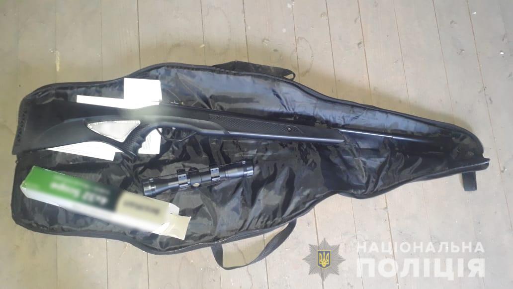 В Сумах мужчина выстрелил в товарища из-за ревности В Сумах мужчина выстрелил в товарища из-за ревности
