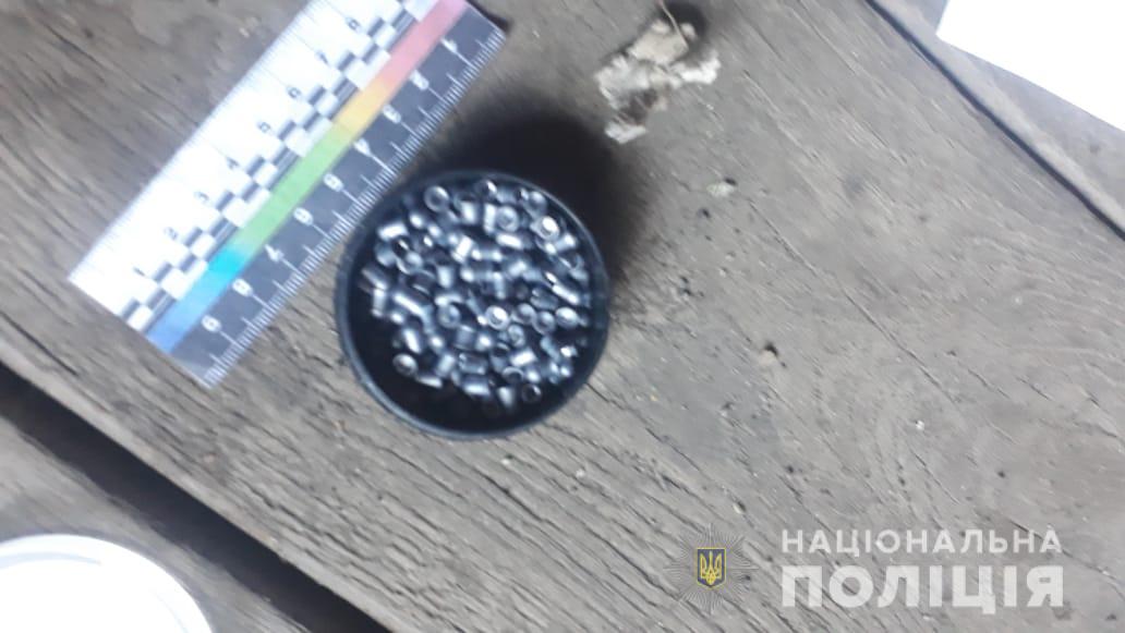 В Сумах мужчина выстрелил в товарища из-за ревности В Сумах мужчина выстрелил в товарища из-за ревности