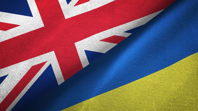Для эвакуации населения: Британия пришлет Украине 13 бронированных авто