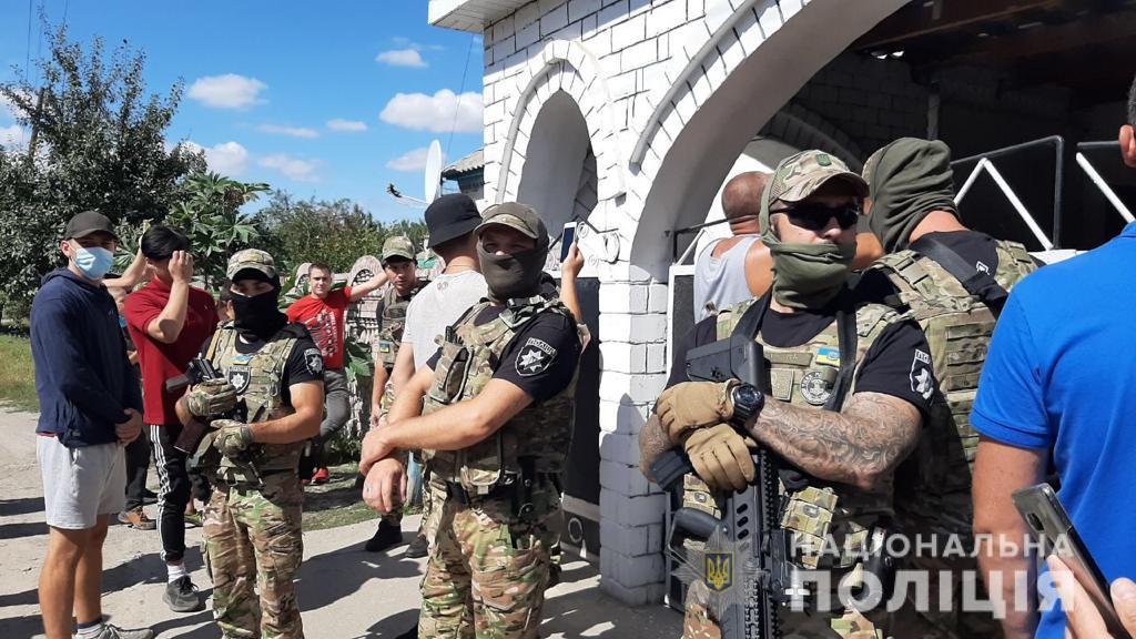 Собралось около 500 человек: в Харьковской области произошло столкновение возле поселения ромов В Харьковской области произошло столкновение возле поселения ромов