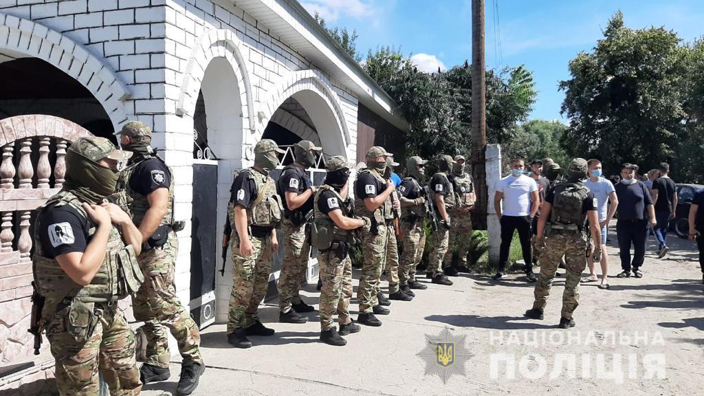 Собралось около 500 человек: в Харьковской области произошло столкновение возле поселения ромов В Харьковской области произошло столкновение возле поселения ромов