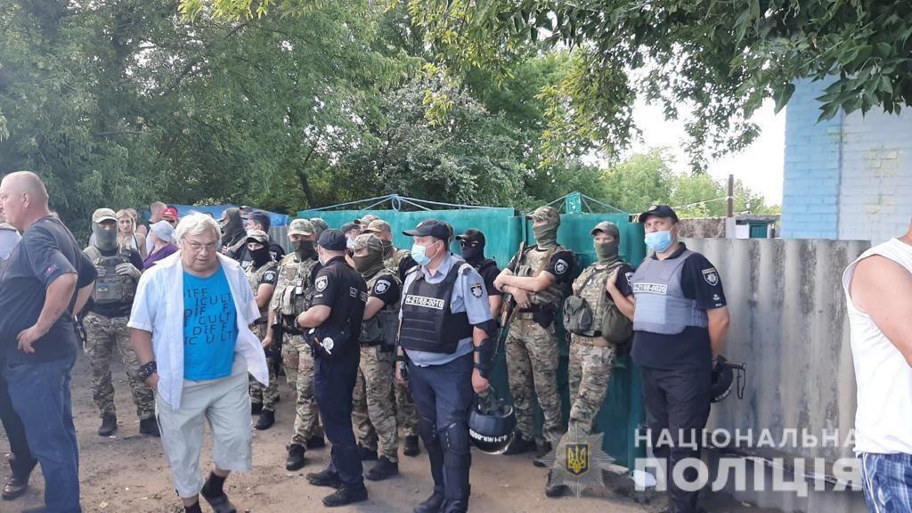 Собралось около 500 человек: в Харьковской области произошло столкновение возле поселения ромов В Харьковской области произошло столкновение возле поселения ромов