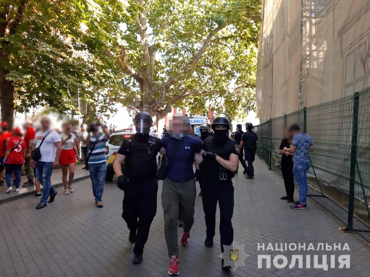 Марш равенства в Одессе: в результате столкновений с полицией задержали 16 активистов Марш равенства в Одессе: в результате столкновений с полицией задержали 16 активистов