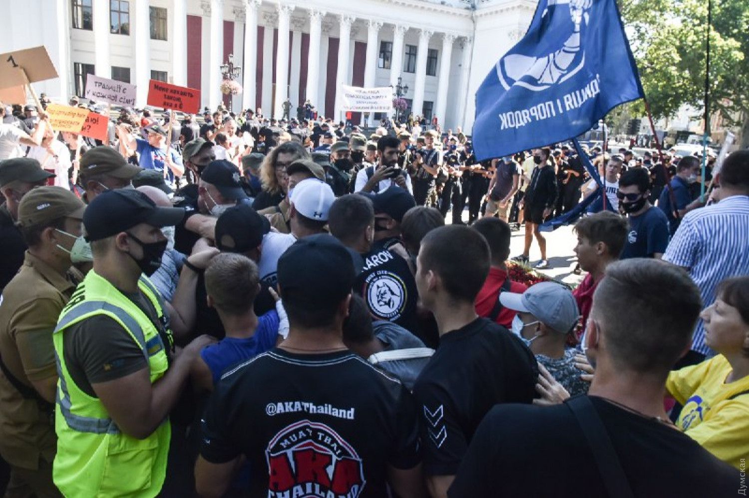 Марш равенства в Одессе: в результате столкновений с полицией задержали 16 активистов Марш равенства в Одессе: в результате столкновений с полицией задержали 16 активистов