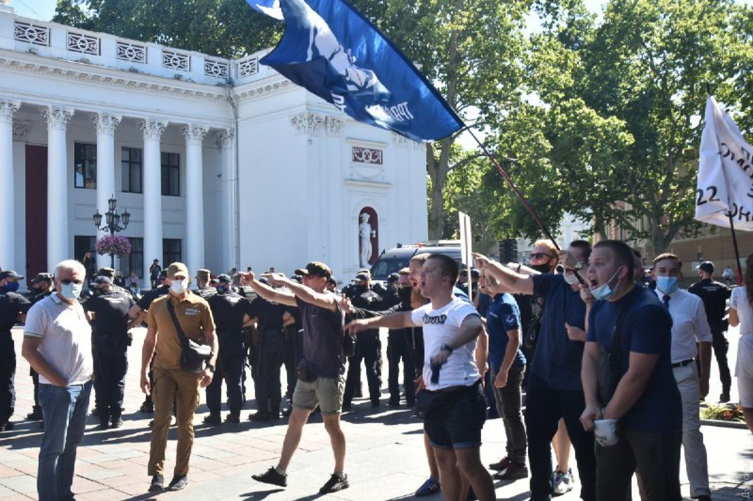Марш равенства в Одессе: в результате столкновений с полицией задержали 16 активистов Марш равенства в Одессе: в результате столкновений с полицией задержали 16 активистов