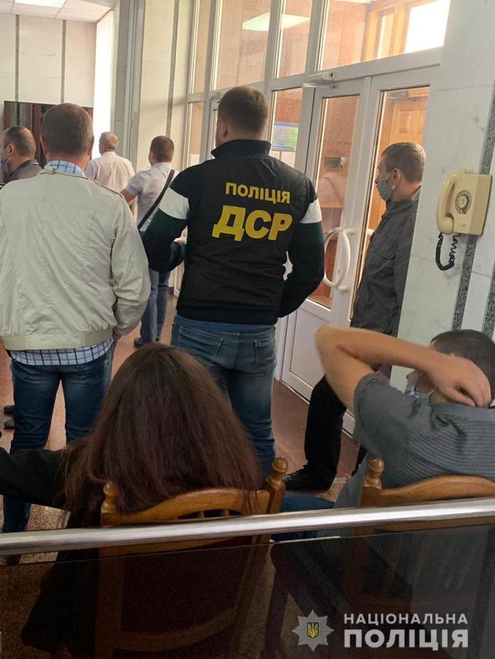 Руководителей ДФС Тернопольщины обвиняют в растрате 60 тонн изъятого алкоголя затримання працівників дфс тернопільщина