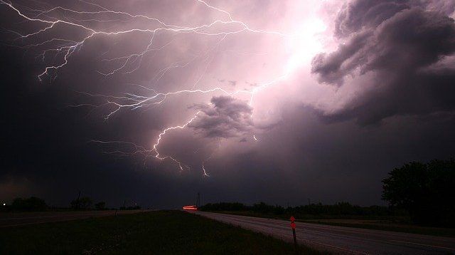 Грозы, шквалы и пожарная опасность: в ГСЧС предупредили об ухудшении погоды Гроза