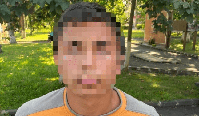 Ворвался в маске и с пистолетом: в Ужгороде подросток ограбил заправку Ограбление в Ужгороде: подросток напал на АЗС