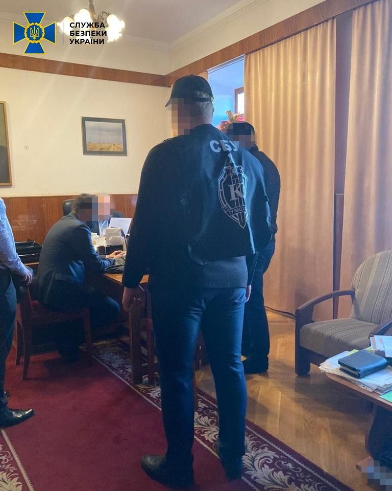 Руководителя предприятия НАН Украины задержали за взятку в $200 тыс. Руководителя предприятия НАН Украины задержали за взятку в $200 тыс.
